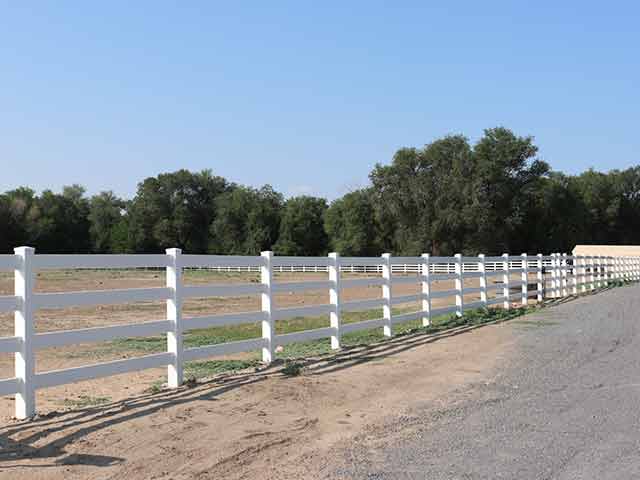 Vinyl equestrian ranch rail fencing with four rails