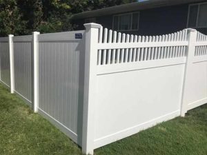Privacy fence with scalloped picket accent