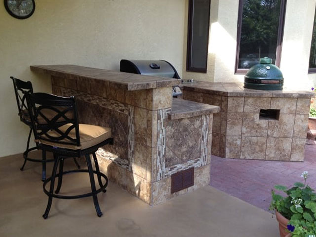 Outdoor kitchen created in tile