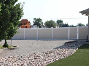 Two tone privacy fencing